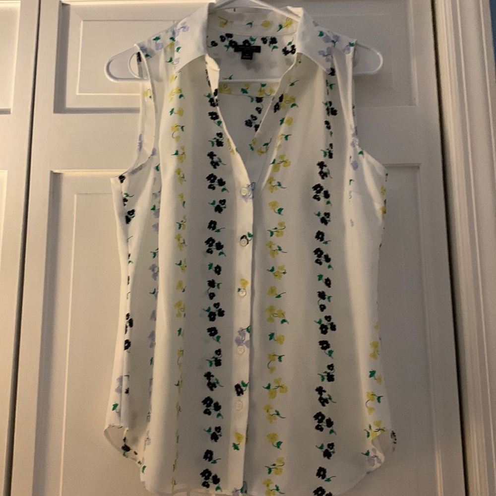 Ann Taylor medium petite floral sleeveless top excellent condition